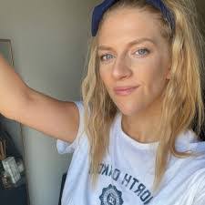 Tanya Ray's Instagram, Twitter & Facebook