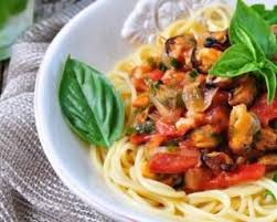 Recette De Spaghettis Aux Moules A La Sauce Poivron Tomates Recette Spaghetti Recette Recette Recettes Poissons Et Fruits De Mer