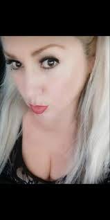 Nena Lee's Instagram, Twitter & Facebook