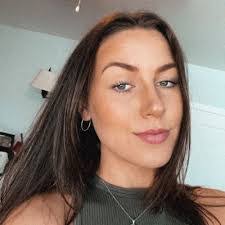 Miranda Poole's Instagram, Twitter & Facebook