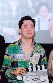 Cùng xem toàn tập tác phẩm phim ngắn bố già của trấn thành và ekip thực hiện qua phần tổng hợp bên dưới đây. Tráº¥n Thanh Láº¡i Khoc á»Ÿ Há»p Bao Bá»' Gia Chá»©ng Tá» Anh Co Thá»ƒ Táº¯m 2 Láº§n Tren 1 Dong Song