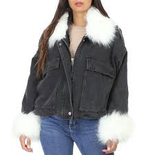 Parmi les finitions irréprochables de nos marques, vous allez apprécier la forme des poches latérales originale. Blouson Noir En Jeans Avec Fourrure Amovible