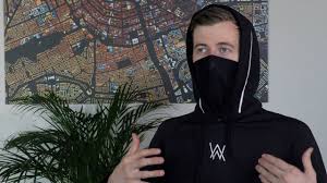Vào năm 2015, alan bắt đầu trở nên nổi tiếng trên phạm vi quốc tế sau khi phát. Alan Walker Interview Youtube