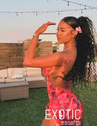 I Am April, African Escort Available For Hookups