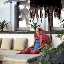 We buy houses in any condition in any area fast for cash. The Secret History Of Doris Duke S Famous Hawaiian Mansion Shangri La