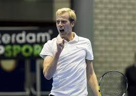 Botic van de zandschulp (born 4 october 1995) is a tennis player who competes internationally for netherlands. Van De Zandschulp Strandt In Kwartfinale Sport De Vallei Gelderlander Nl