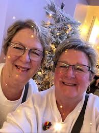 Having fun at the booth today with my seester. Come see us at Soul Sisters  and spread some colorful vintage spring fun. 🌷🐇👯‍♀️