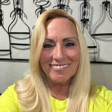 What is the basic recipe for Minerva's potato salad and macaroni salad?