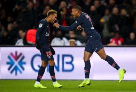 90' ceza sahası içinde topla buluşan edinson cavani, altıpas üzerinden vuruşunu yapıyor, top dışarı. Ligue 1 Report Paris Saint Germain V Lille 02 November 2018