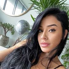 Kari Ruiz's Instagram, Twitter & Facebook