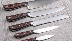 Unos cuchillos de cocina buenos son herramientas imprescindibles para cualquier cocinero. Tipos De Cuchillos Para Cocina Y Establecimientos De Alimentacion