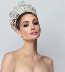 Aquí les visible una fotografía mejor más visible, de la candidata de RIO  GRANDE, que viene de la mano del zar boricua DAVID ACOSTA. Esta chica viene  a recoger corona, será miss