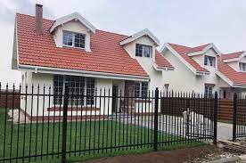 Ca să se mute la curte a trebuit, însă, să suporte cheltuieli suplimentare. Cat CostÄƒ SÄƒ ConstruieÈ™ti O CasÄƒ Vs SÄƒ Cumperi Deja FÄƒcutÄƒ Ardc