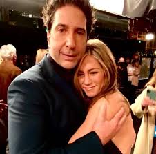 They began texting immediately after filming and, just last month, david flew from his home in new york to see jen in la, the insider claimed. Caras Ha Rumores De Que Jennifer Aniston E David Schwimmer Estao Juntos