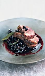 Magrets De Canard Au Cassis Recette Magret De Canard Alimentation Recettes De Cuisine