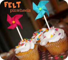What are some baby shower gift ideas? Baby Shower Cupcakes With Free Printable Cupcake Pinwheels