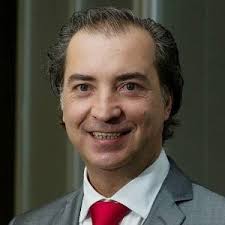 Estou emocionada em compartir que hoje marquei o início da minha jornada  como Diretora de Estratégia & Inovação na UCI BRASIL