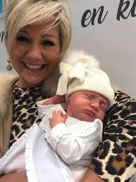 Lindsay toont baby, Christoff is peter