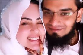 Her father is a malayali from kannur, kerala and her mother is from mumbai. Sana Khan S Pics With Anas Sayied Will Make You Believe In Love