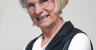 Deborah Mclean's Instagram, Twitter & Facebook