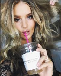 Crank star jason statham dated victoria secret's model rosie huntington whiteley for six years and got engaged in 2016. They Got Married Rosie Huntington Whiteley Sparks Speculation She S Wed Jason Statham In Secret With Ring Flashing Selfie Mirror Online