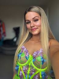 OnlyFans Model in selfies - FameRegistry.com