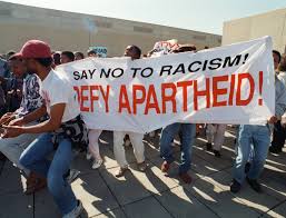 Apartheid — l'abolition officielle de l'apartheid en 1991 a mis fin sur le plan juridique à un système social de relations interpersonnelles et intercommunautaires qui avait progressivement rejeté l'afrique. Apartheid In South Africa Laws End Facts History