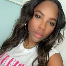 HAHA ACE'S FEET NOT TOUCHING THE FLOOR BE SO FOR REAL