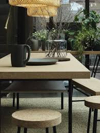 pronkstuk de tafel en krukken van kurk elle kurk tafel decoraties dineren