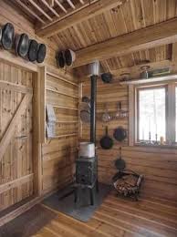 Her Bor Familien Pa 11 5 Kvadratmeter Cabin Interior Design Log Cabin Interior Small Cabin