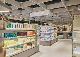 Luxury department store harrods has opened its second standalone h beauty destination in centre:mk, . Harrods H Beauty Milton Keynes By Umdasch