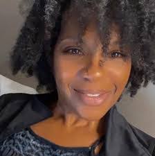 Leslie Treadwell's Instagram, Twitter & Facebook