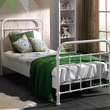 La tête de lit enfant 90 cm nomade est équipée de nombreux espaces de rangements, sur les 2 côtés avec des niches votre enfant dispose d'étagères cachées derrières 2 portes discrètes pour ranger des livres ou d'autres affaires. Lit Blanc 1 Personne Lit Pas Cher Avec Sommier Lit Enfant