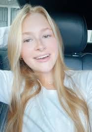 Lauren Carlyle's Instagram, Twitter & Facebook