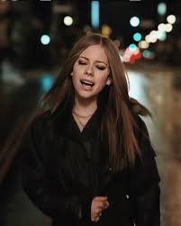 Avril Lavigne V Instagram Take Me By The Hand Take Me Somewhere New I Don T Know Who You Are But I In 2020 Avril Lavigne Avril Lavigne Photos Know Who You
