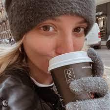 Karen Wisner's Instagram, Twitter & Facebook