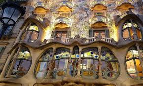 El precio de la entrada para casa batlló con civitatis es el mismo que comprando las entradas directamente en la web oficial. La Casa Batllo