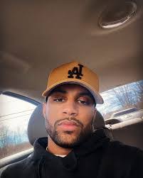 Ricky Arias's Instagram, Twitter & Facebook