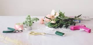 Prom corsages iført en corsage er som tradisjonelle som går til skoleball selv. Diy Prom Corsage How To Make A Corsage Diy Corsage Afloral Com