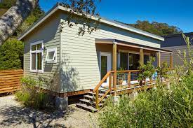 Cost Saving Strategies In A Small California Beach House Small Beach Houses Small Beach Cottages California Beach House