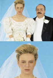 Da anni agosto lo trascorrono insieme nella casa di ansedonia, dove lei gioca a tennis; Sgarbi Costanzo Ha Fatto Un Matrimonio Gay Perche Maria De Filippi E Un Uomo Archivio Biccy It