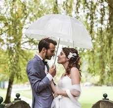 Une journée de mariage passe un peu comme un battement d'aile ou un éclair. Photographe Mariage Comment Bien Choisir Photographe Lyon Paris