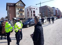 Comisia de circulație a avizat un nou sens giratoriu pe strada 13 accesul clienților spre viitorul centru comercial se va face atât din 13 decembrie, cât și din nicolae labiș. Protest Cu MÄsti Pe O UliÅ£Ä Din Tractorul Buna Ziua Brasov