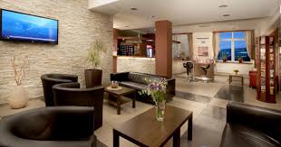 Extol's main clientele is businessmen, but the large hot tub, gym and sauna make it a good spot to bring the wife too. Extol Inn Hotel Praha Hotel Cz