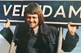 Met johan derksen presenteert the sound of the blues & americana voegde hij naast de blues een heerlijke americana sound toe aan het programma. Frank Van Laeken Na Twitteru Nederlander Voormalig Voetballer Bij O M Cambuur Veendam En Haarlem Journalist Hoofdredacteur Voetbal International 2000 2013 Analist Columnist Tegenwoordig Al Te Vaak Een Ouwe Zak Met Misogyne Reactionaire
