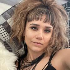 Carly May Campbell (@_CarlyCampbell)