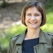 Jennifer Kitt's Instagram, Twitter & Facebook