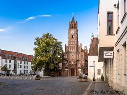 Das Ist Das Rathaus Der Altstadt Mit Dem Roland Einem Symbol Der Stadtischen Freiheit Brandenburg Stadt Brandenburg Altstadt