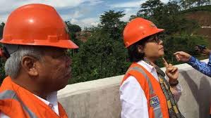 Baca lebih lanjut untuk mengetahui maksud warna air kencing. Beda Warna Beda Arti Ini Makna Helm Pekerja Proyek