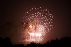 Auch wir zünden in guter alter tradition ein kleines feuerwerk. Gewitter Stiehlt 1 August Feuerwerk In Bern Die Show Fotometeo Muriset